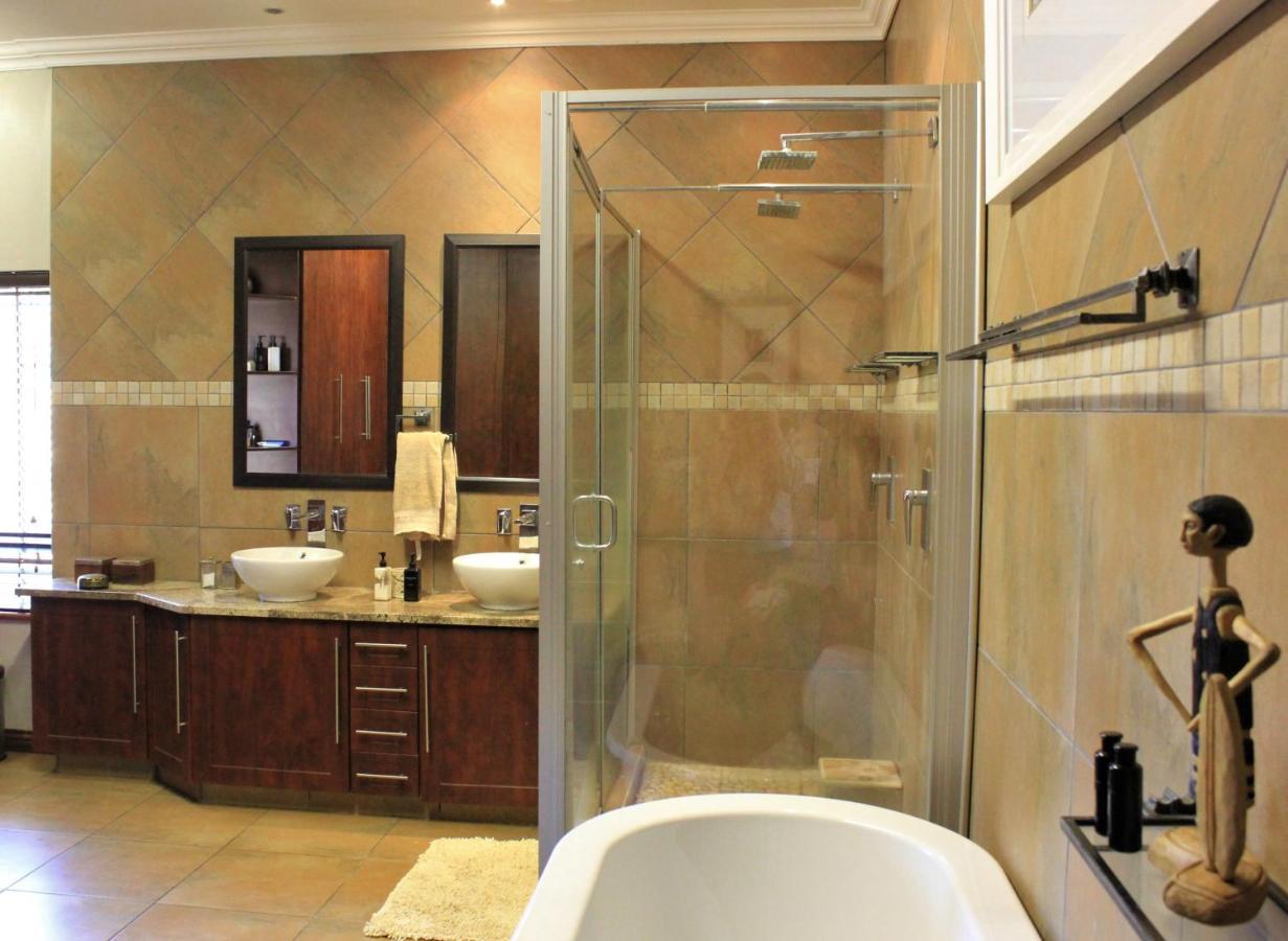 Karee & Wild Olive Guest Lodge Hekpoort المظهر الخارجي الصورة